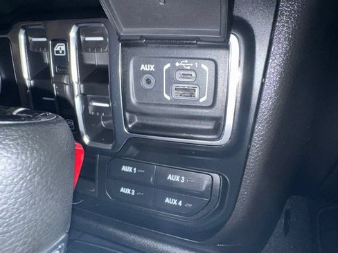 Used 2024 Jeep Gladiator Sport AWD/4WD image 14