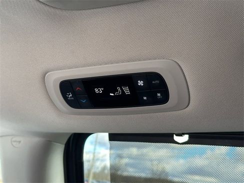 Used 2022 Chrysler Pacifica Touring-L image 23