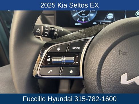 Used 2025 Kia Seltos EX image 15