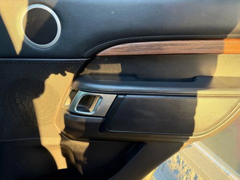 Used 2017 Land Rover Discovery HSE Luxury image 14