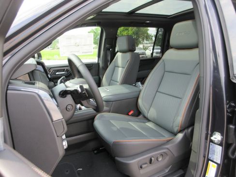 New 2026 GMC Yukon XL AT4 AWD/4WD image 9