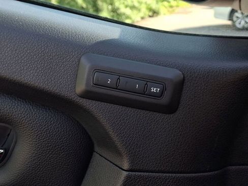 Used 2022 Nissan Titan PRO-4X w/ Pro-4x Convenience Package AWD/4WD image 30