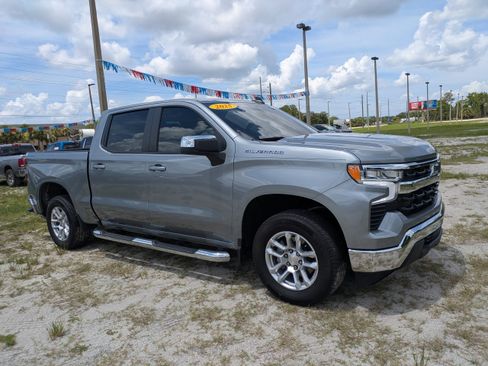 Used 2025 Chevrolet Silverado 1500 LT RWD image 2