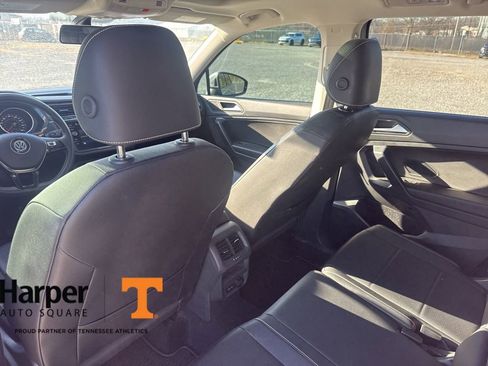 Used 2021 Volkswagen Tiguan SE w/ Panoramic Sunroof Package image 11