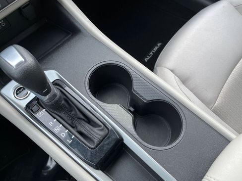 Used 2025 Nissan Altima 2.5 SV image 40