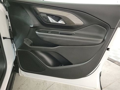 Used 2023 GMC Terrain SLE w/ Driver Convenience Package image 24