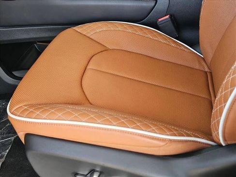 New 2026 Chrysler Pacifica Pinnacle image 4