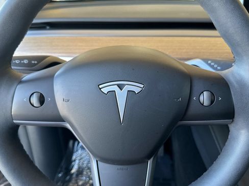 Used 2024 Tesla Model Y Long Range AWD/4WD image 23