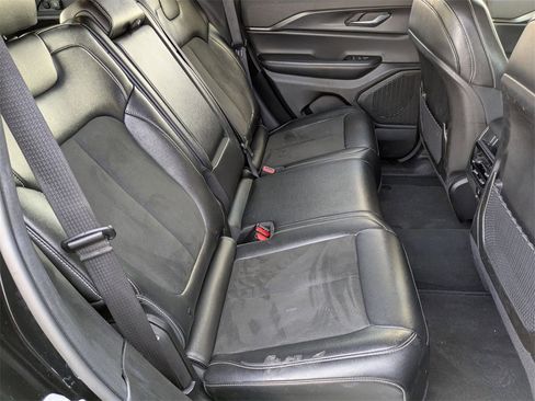 Used 2024 Jeep Grand Cherokee Altitude image 36