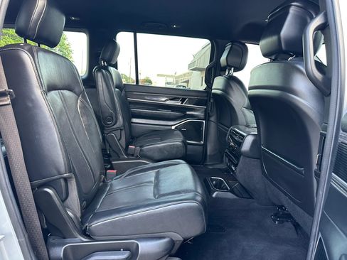 Used 2022 Jeep Wagoneer Series III w/ Flexible Seating Group RWD image 34