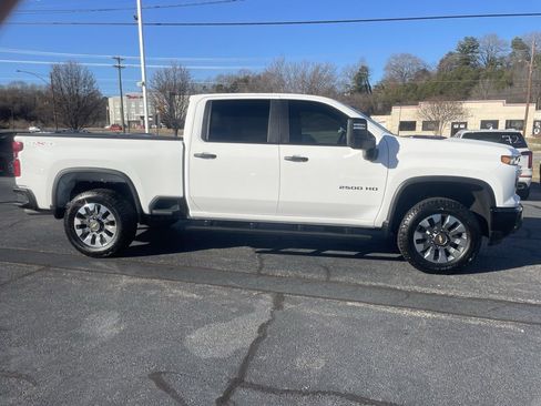 Used 2025 Chevrolet Silverado 2500 Custom w/ Custom Value Package image 4