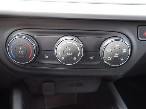 Used 2024 Chevrolet Trax LS w/ LS Convenience Package FWD image 13