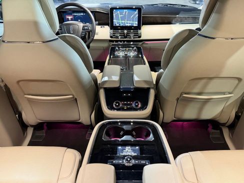 Used 2020 Lincoln Navigator Reserve w/ Luxury Package image 31