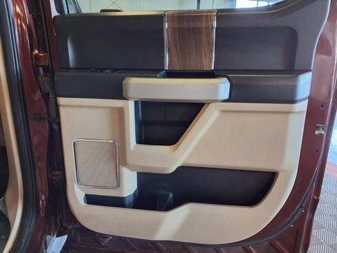 Used 2017 Ford F150 Lariat image 10