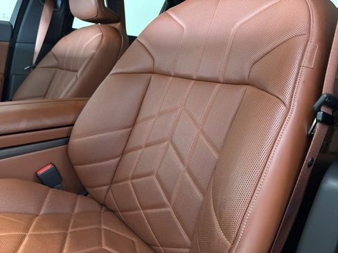 Used 2024 BMW i7 xDrive60 w/ Premium Package image 21