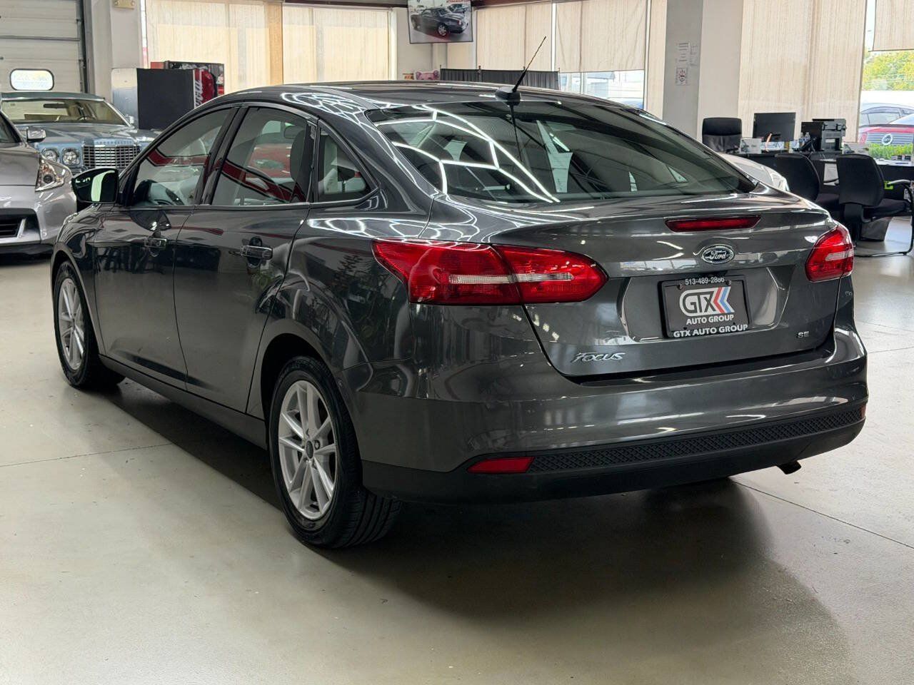 Used 2017 Ford Focus SE FWD image 4
