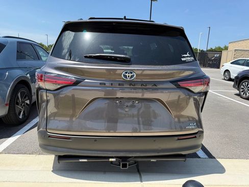 Used 2021 Toyota Sienna XLE FWD image 5