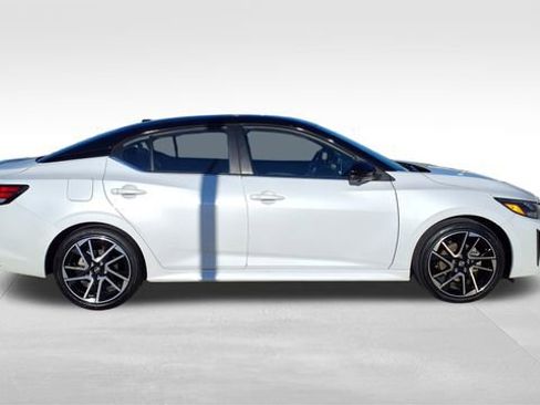 Used 2024 Nissan Sentra SR w/ SR Premium Package image 9