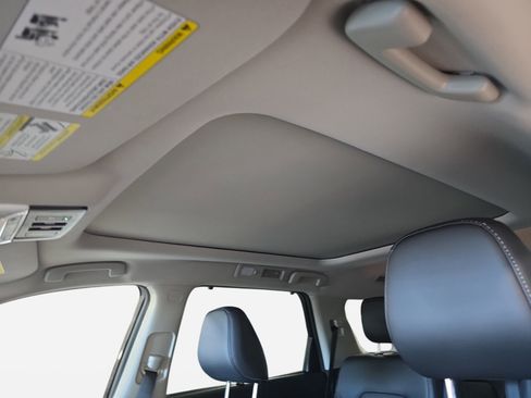 New 2026 Nissan Pathfinder SL image 29