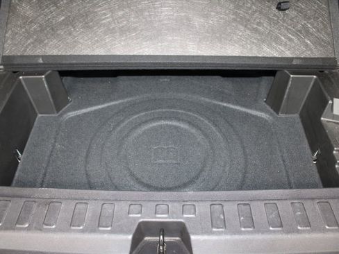 Used 2024 GMC Terrain SLT image 18