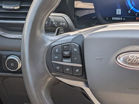 Used 2020 Ford Explorer Platinum w/ Premium Technology Package AWD/4WD image 22