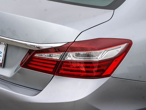 Used 2017 Honda Accord LX image 10
