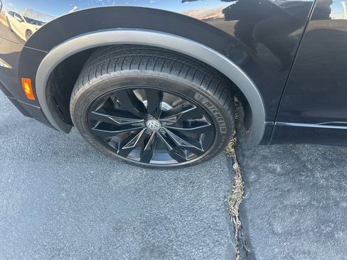 Used 2021 Volkswagen Tiguan SE R-Line image 17