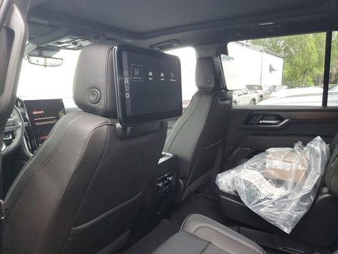New 2026 GMC Yukon Denali w/ Denali Reserve Package AWD/4WD image 10