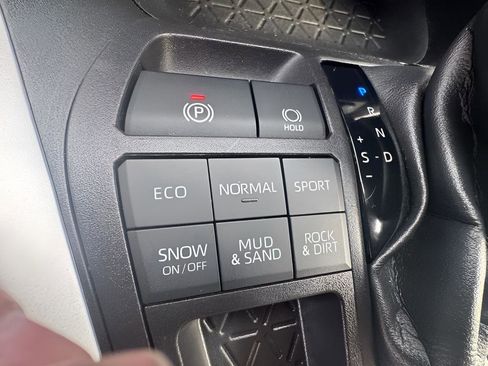 Used 2022 Toyota RAV4 XLE image 21