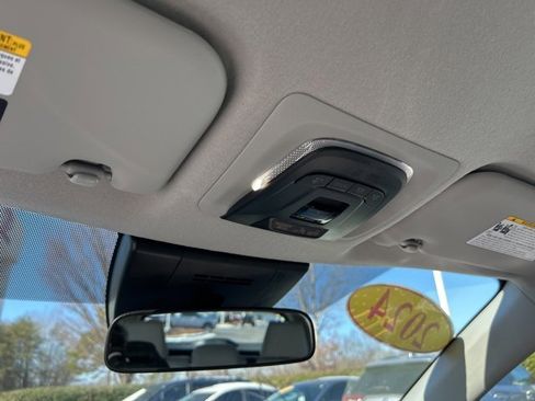 Used 2024 Toyota Corolla Cross L image 28