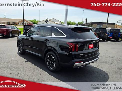 Used 2025 Kia Sorento S FWD image 5