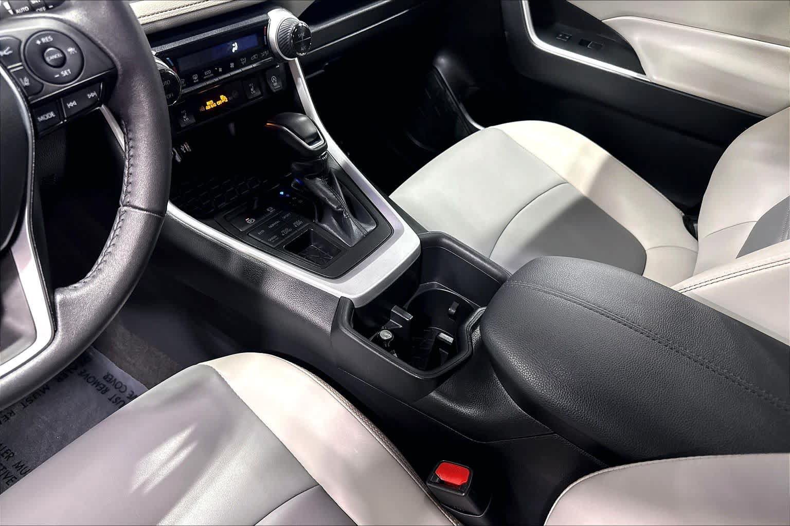 Used 2023 Toyota RAV4 XLE Premium AWD/4WD image 17