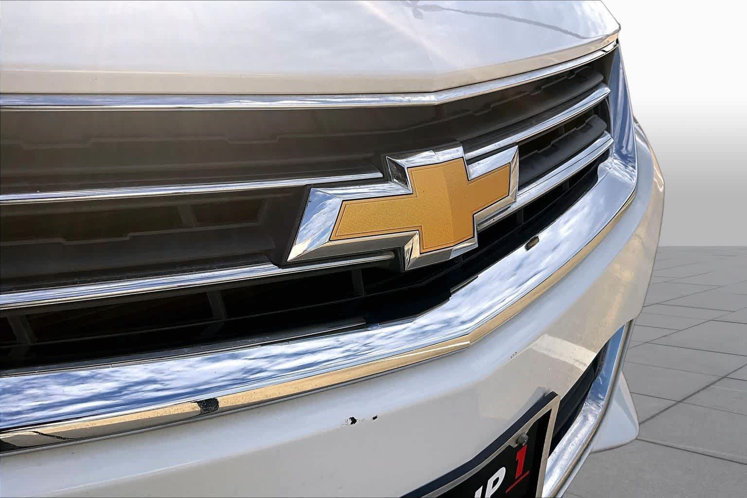 Used 2017 Chevrolet Impala LT w/ Leather Package FWD image 29