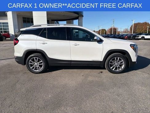 Used 2024 GMC Terrain SLT w/ Infotainment Package II image 13