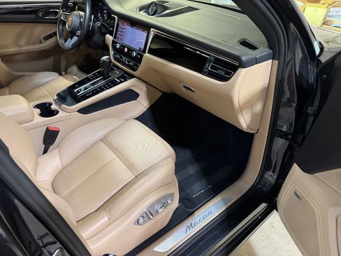 Used 2024 Porsche Macan Base AWD 4dr SUV w/ Premium Plus Package image 26