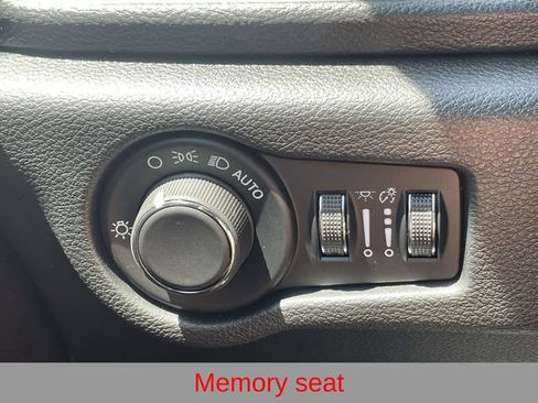 New 2027 Chrysler Pacifica Select FWD image 19