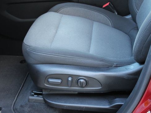 Used 2023 Chevrolet Traverse LT image 15