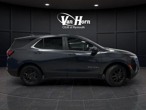 Used 2023 Chevrolet Equinox LT image 2