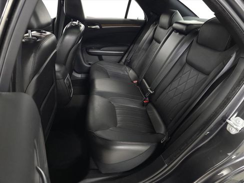 Used 2016 Chrysler 300 C Platinum w/ Safetytec Plus Group image 29