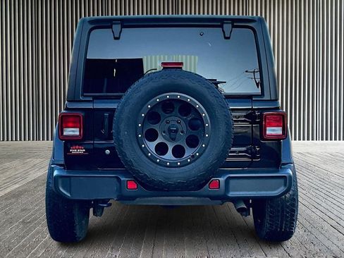 Used 2020 Jeep Wrangler Unlimited Sahara image 4