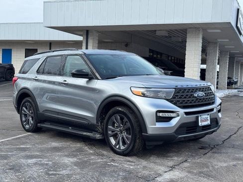 Used 2024 Ford Explorer XLT w/ Equipment Group 202A image 2