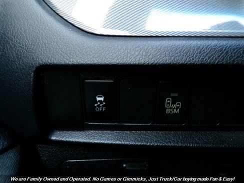 Used 2015 Toyota Sienna SE image 46