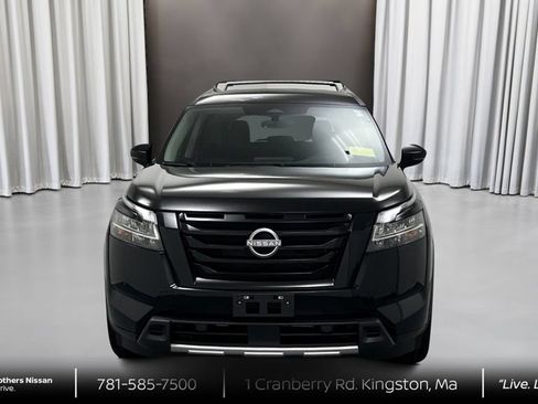 Certified 2024 Nissan Pathfinder SL w/ Black Appearance Package AWD/4WD image 2