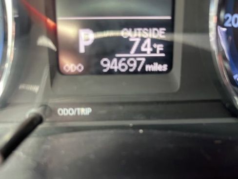 Used 2018 Toyota Corolla LE w/ Carpet Mat Package (TMS) FWD image 14