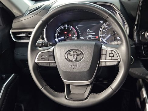 Certified 2025 Toyota Highlander XLE image 27