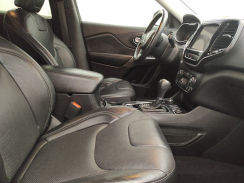 Used 2019 Jeep Cherokee Limited image 21