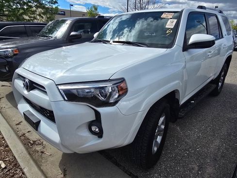 Used 2023 Toyota 4Runner SR5 AWD/4WD image 11