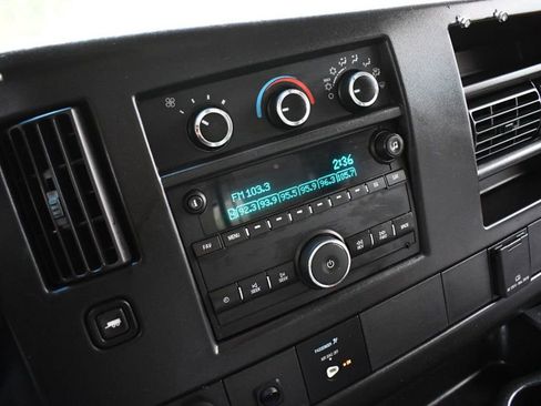 Used 2017 GMC Savana 4500 image 27