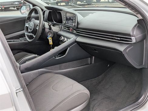 Used 2021 Hyundai Elantra SE image 21