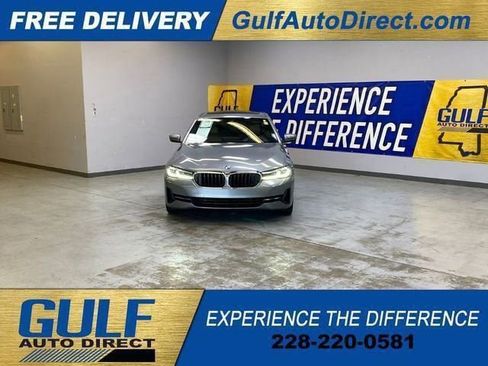 Used 2023 BMW 530e w/ Premium Package image 3